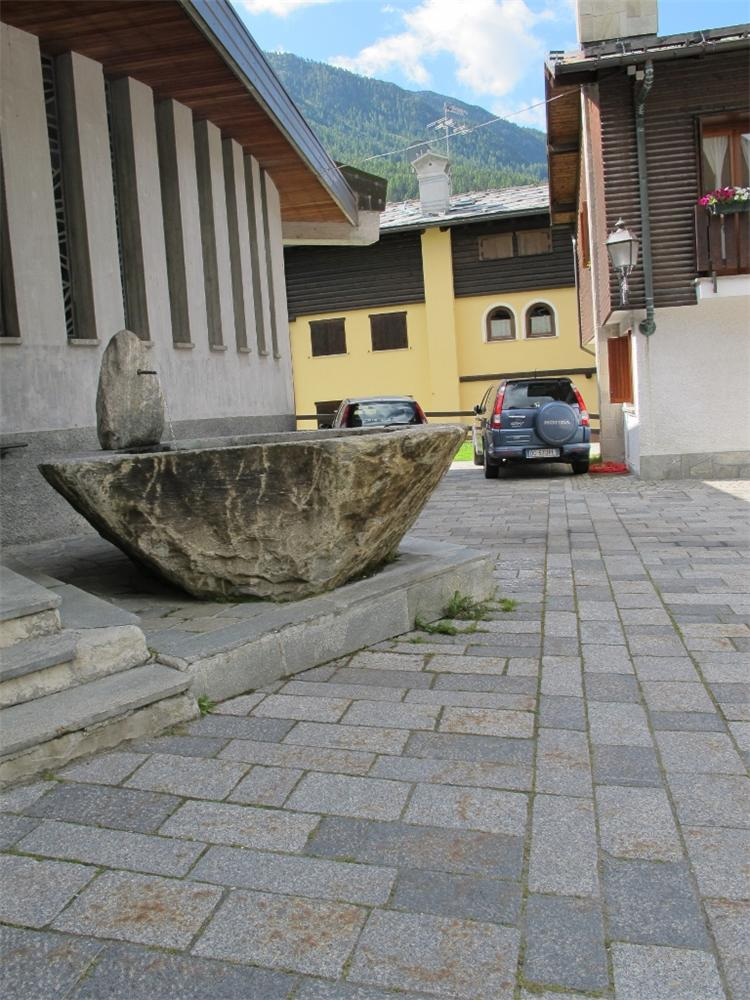 Pavimentazione in lastre e basole